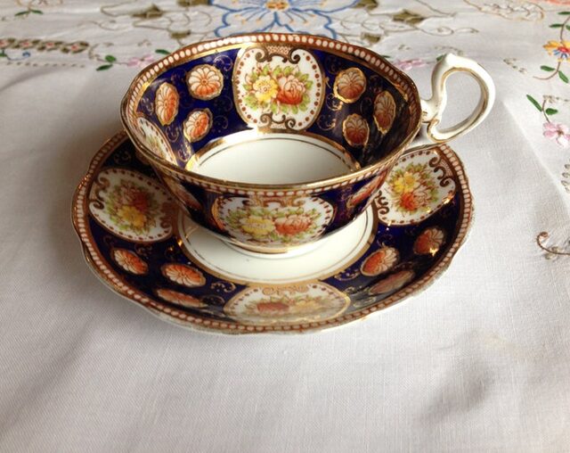 Royal Albert Crown China Imari style teacup with gold gilt border