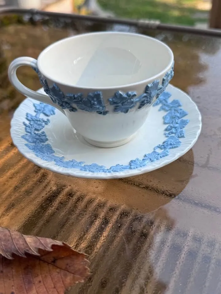 Vintage Wedgwood Embossed Queen’s Ware Blue & White Cup and Saucer - Made in England - photo 5