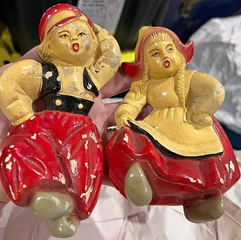 Vintage Chalkware Wall Figurines