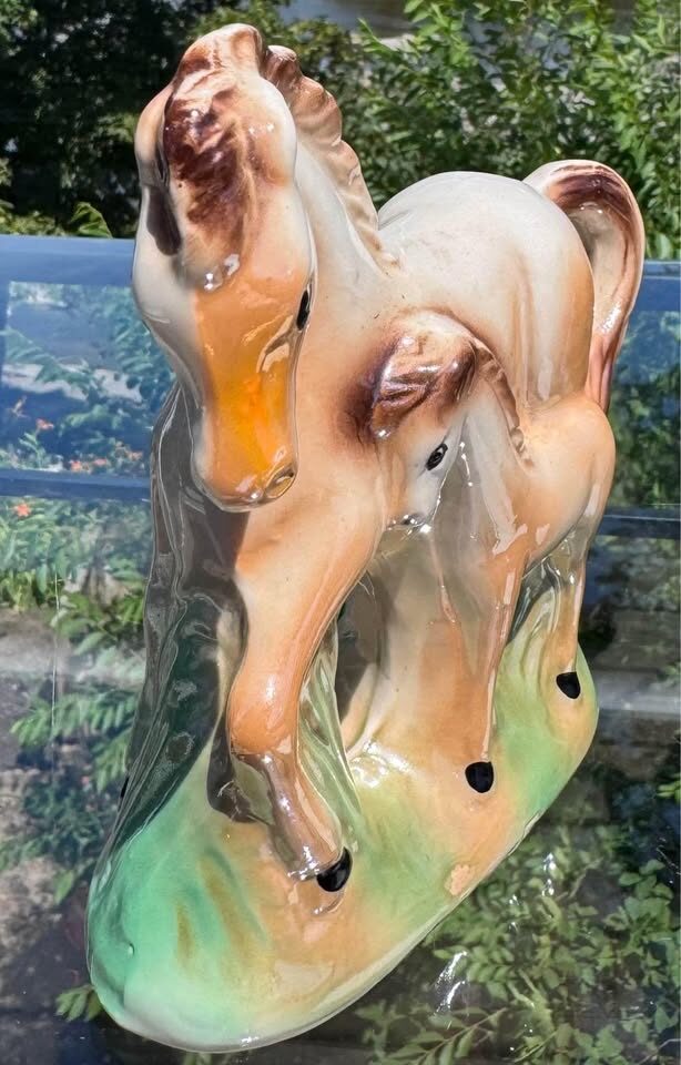 Beautiful Iridescent Lusterware Mare & Foal Statue (Made in Brazil) - photo 4