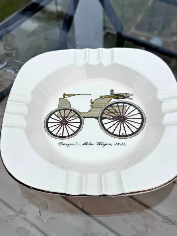 Vintage Collectible 1953 Homer Laughlin ashtray/Catchall - photo 1