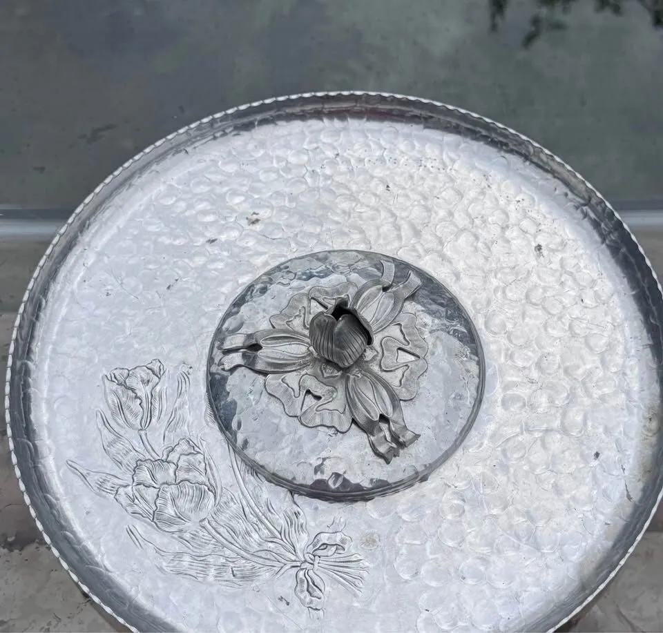 Vintage Rodney Kent Hammered Aluminum Tulip Tray #460 (with Original Lid) - photo 4