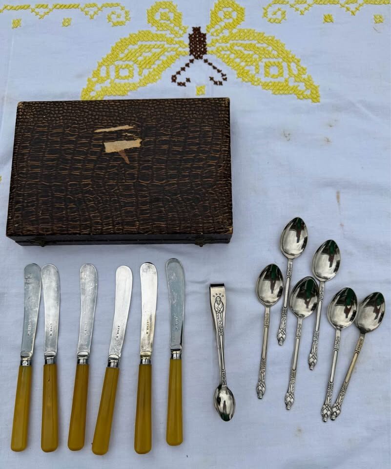 Vintage English Silverware Set - 6 Apostle Spoons, Tongs & 6 Tea Knives with Sterling Silver Bands - photo 3