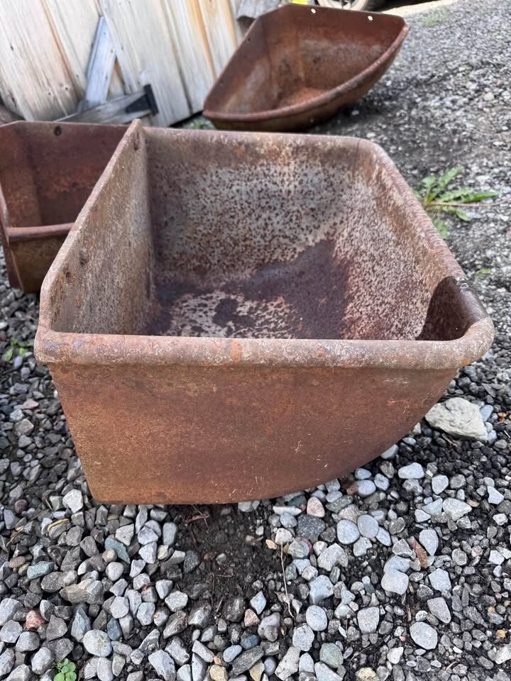 Antique Beatty Bros. LTD Cast Iron Corner Horse Troughs / Garden Planters - photo 6