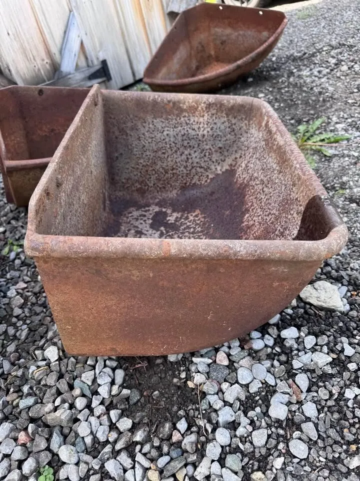Antique Beatty Bros. LTD Cast Iron Corner Horse Troughs / Garden Planters - photo 6