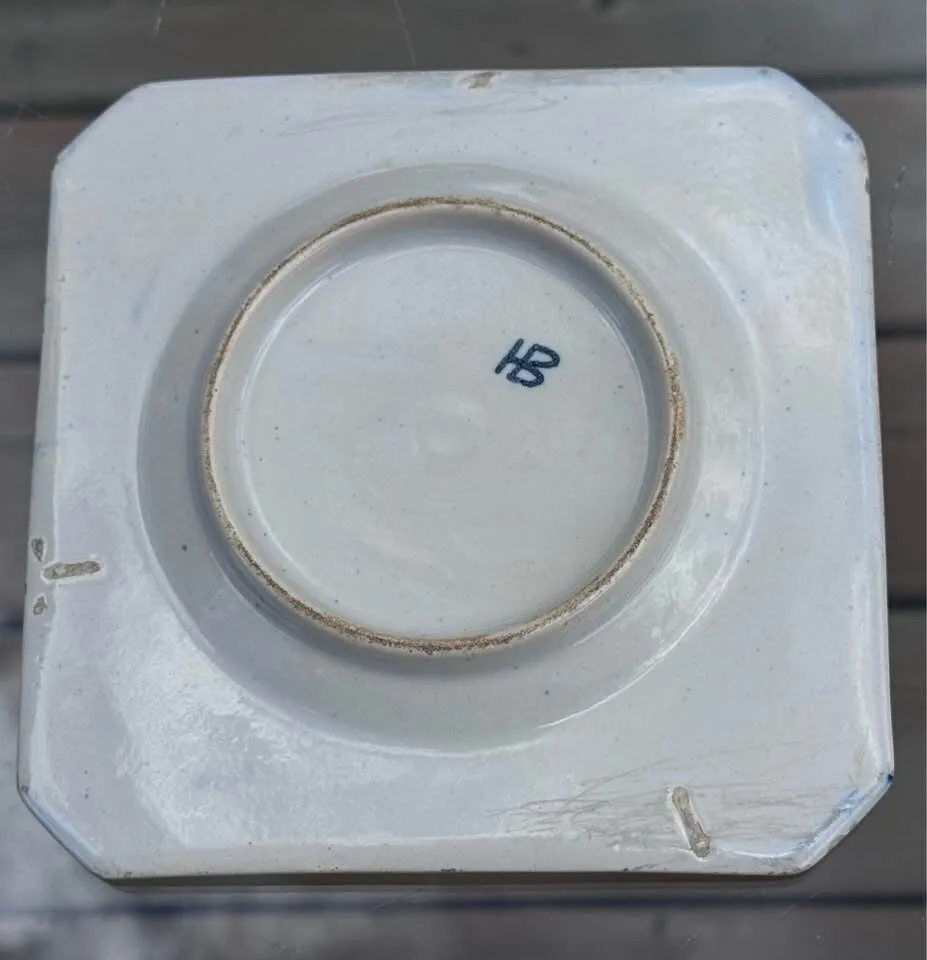 Antique Hand-Painted HB Quimper Square Faience Plate - "Petit Breton" Man - photo 4