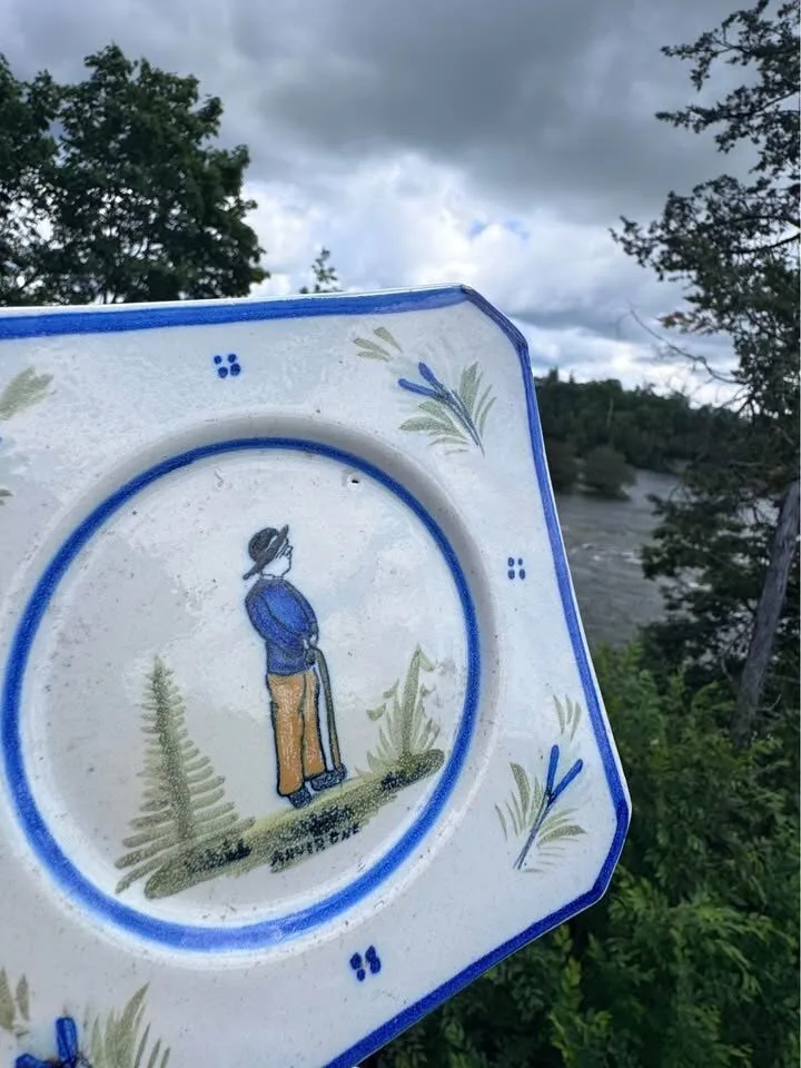 Antique Hand-Painted HB Quimper Square Faience Plate - "Petit Breton" Man - photo 8