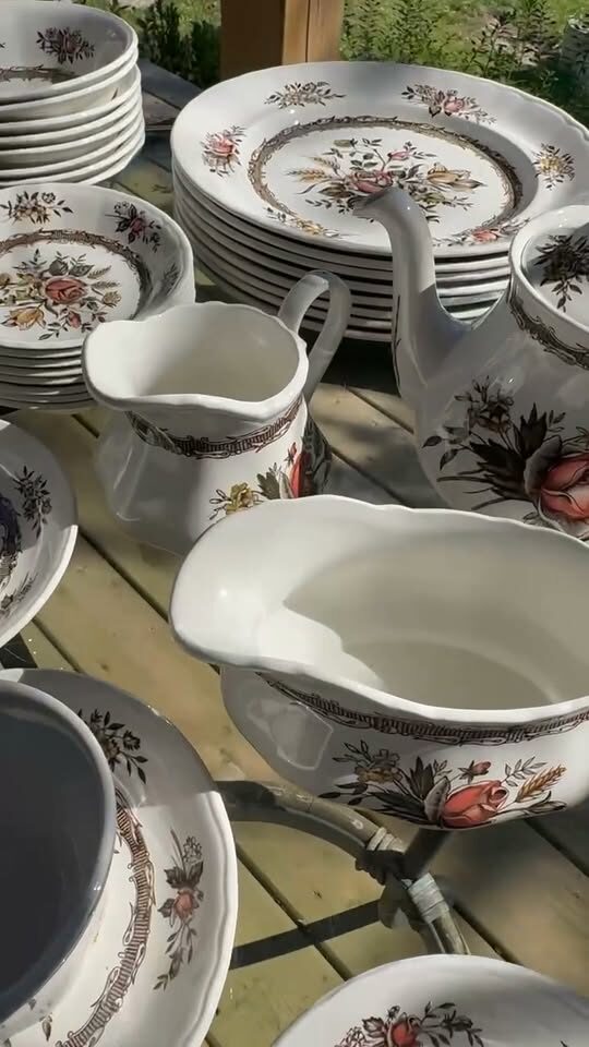 Vintage Wood & Sons "Rosedale" English Ironstone 55 Piece Tableware Set