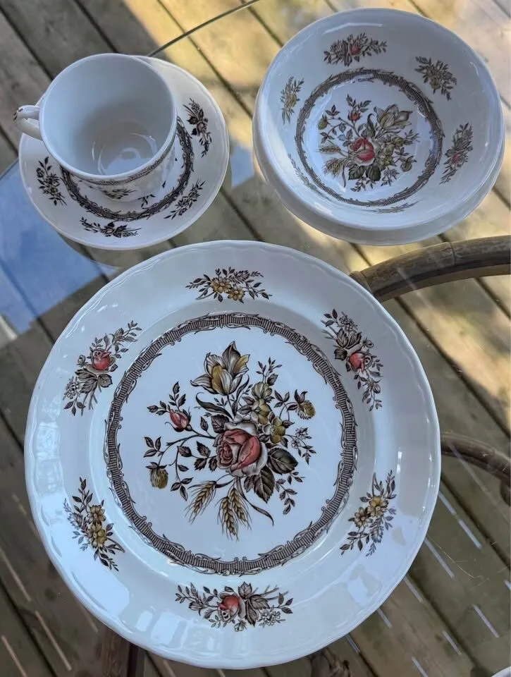 Vintage Wood & Sons "Rosedale" English Ironstone 55 Piece Tableware Set - photo 11