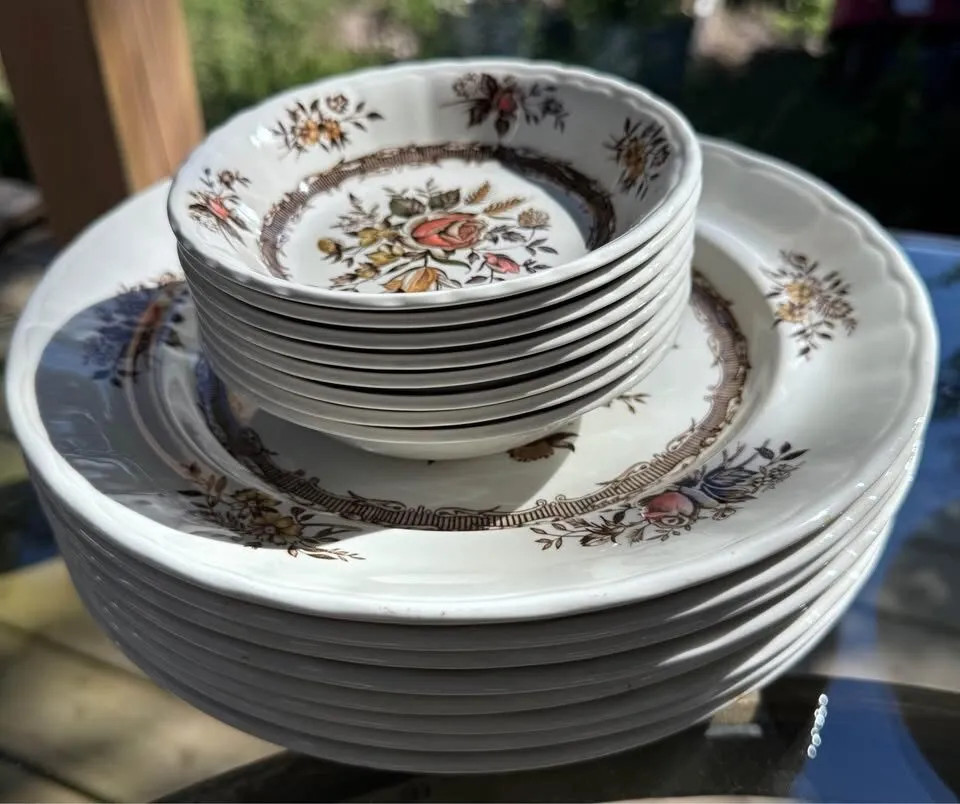 Vintage Wood & Sons "Rosedale" English Ironstone 55 Piece Tableware Set - photo 4