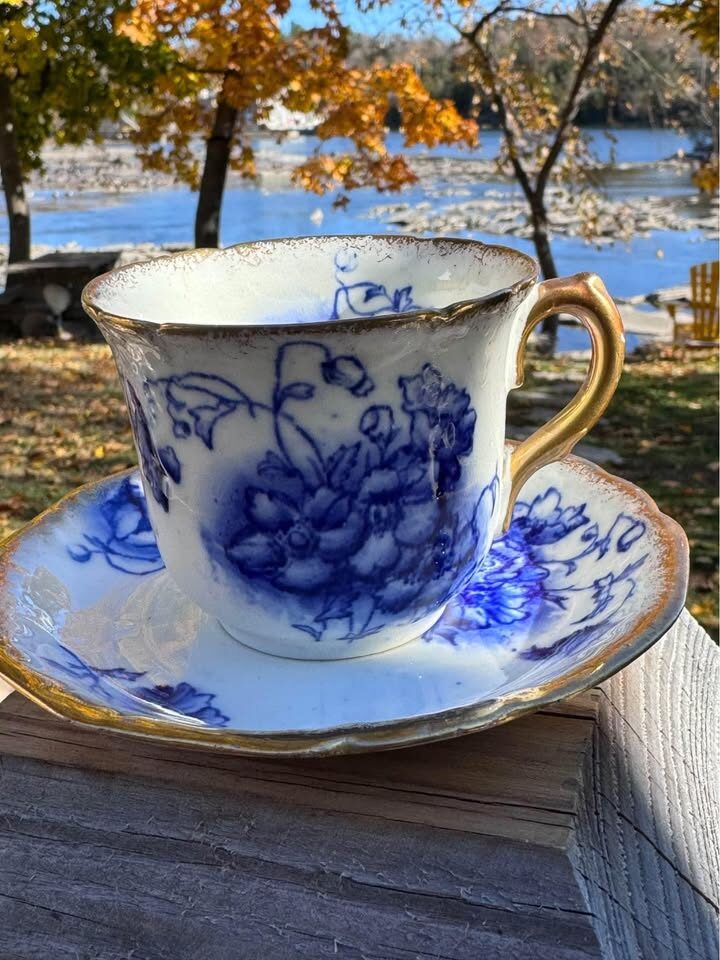 Flow Blue Foley Teacup and saucer - photo 2