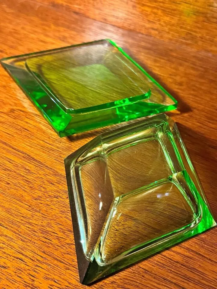 Vintage Art Deco Green Cut Crystal Glass Vanity Jar with Lid - photo 1