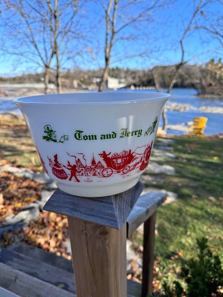 Vintage Tom & Jerry Milk Glass Christmas Bowl