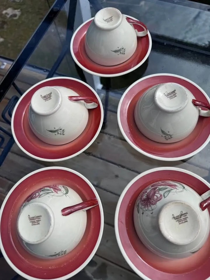 Collectible Susie Cooper Red Tiger Lily teacups and saucers 1930s - photo 3