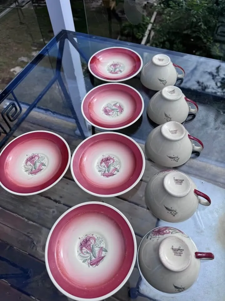 Collectible Susie Cooper Red Tiger Lily teacups and saucers 1930s - photo 4
