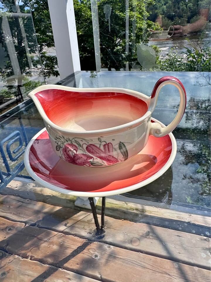 Vintage Susie Cooper Art Deco "Tiger Lily" Gravy Boat & plate