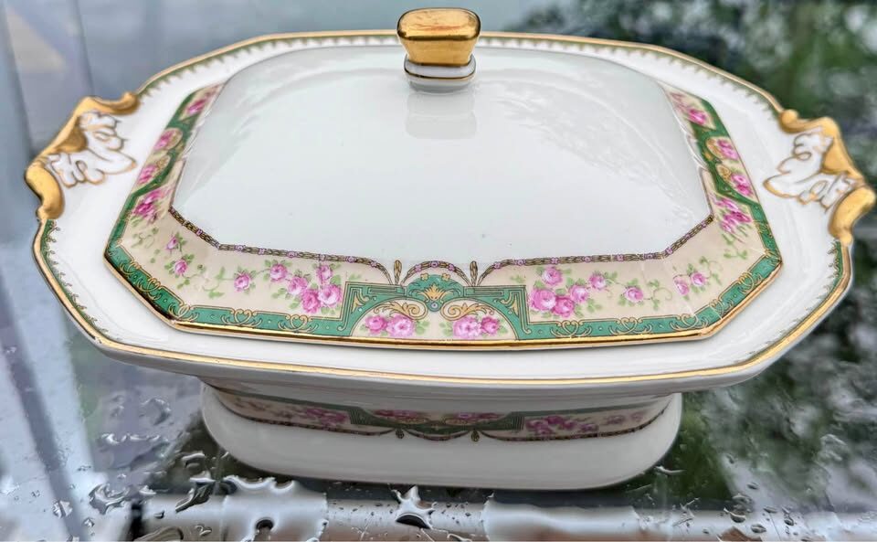 Pristine Antique T&V Limoges "La Cloche" Covered Tureen (c. 1892-1907) - photo 2
