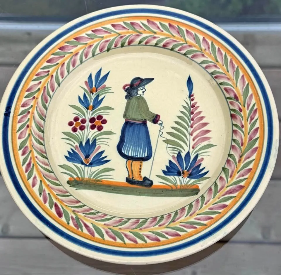 Vintage Henriot Quimper France Hand-Painted 8" Plate - Signed - photo 1